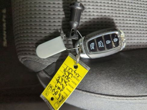 Used 2019 Hyundai Santa Fe SEL image 23