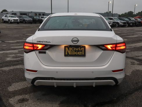 Used 2025 Nissan Sentra SV FWD image 5