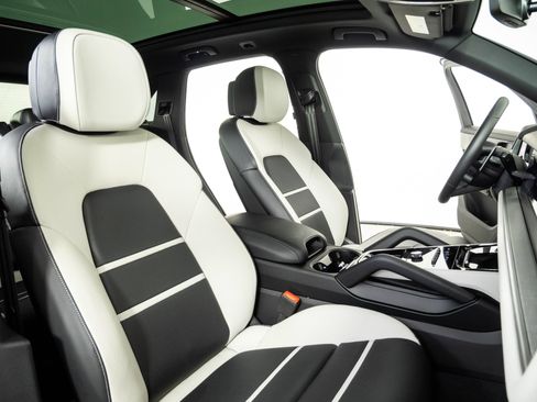 Certified 2026 Porsche Cayenne AWD/4WD image 23