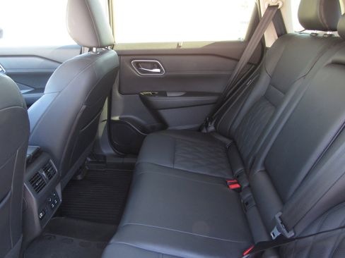 Used 2025 Nissan Rogue Platinum w/ Platinum Premium Package AWD/4WD image 15