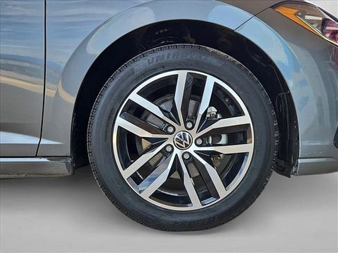 Used 2025 Volkswagen Jetta SE FWD image 22