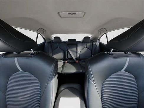Used 2020 Toyota Camry SE FWD image 21