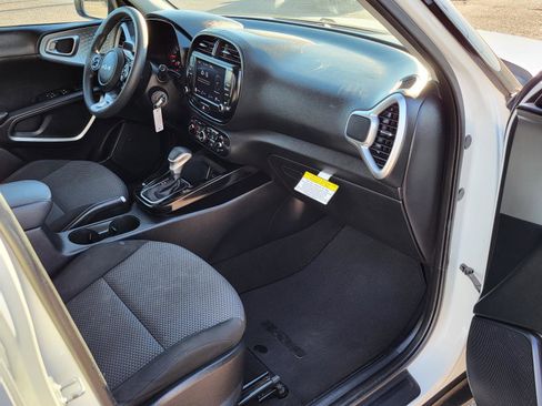Used 2022 Kia Soul LX w/ Technology Package image 9