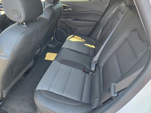 Certified 2025 Chevrolet Trax LT FWD image 15