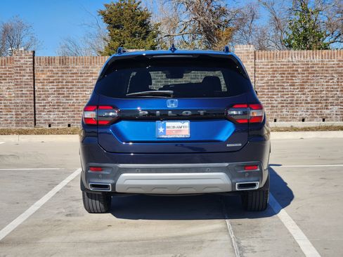 Used 2024 Honda Pilot Touring image 7