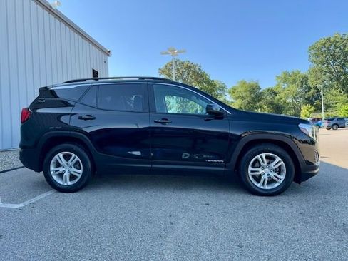 Used 2021 GMC Terrain SLE w/ Driver Convenience Package FWD image 7