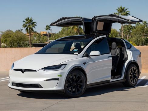 Used 2023 Tesla Model X AWD/4WD image 9