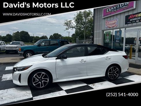 Used 2025 Nissan Sentra SR FWD image 1