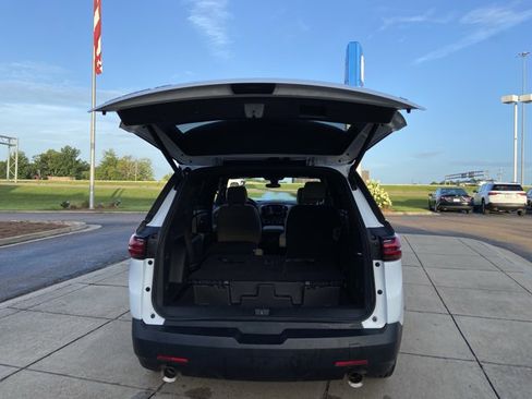 Used 2023 Chevrolet Traverse LT w/ LPO, Cargo Package AWD/4WD image 10