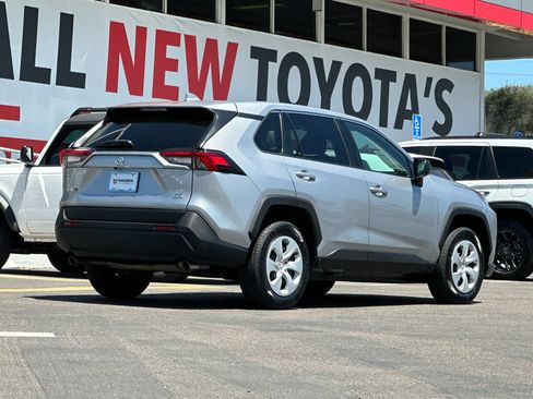 Used 2024 Toyota RAV4 LE AWD/4WD image 5