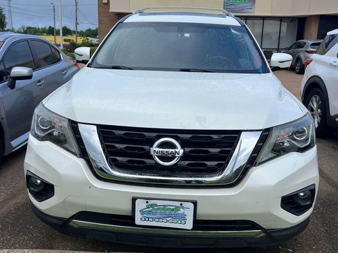 Used 2017 Nissan Pathfinder Platinum image 8