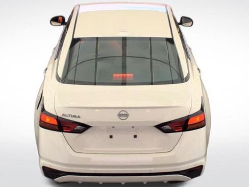 Used 2025 Nissan Altima 2.5 SV FWD image 10