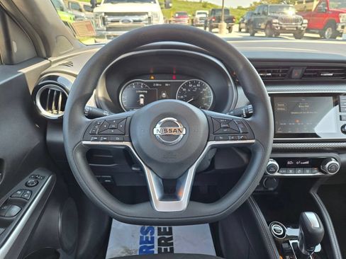 Used 2020 Nissan Kicks SV FWD image 17