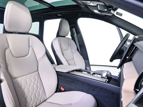 New 2026 Volvo XC60 T8 Core w/ Climate Package PRO AWD/4WD image 21