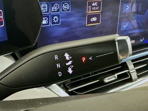 Used 2025 Chevrolet Equinox EV LT image 25