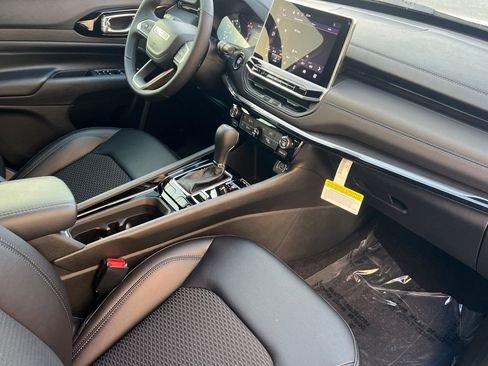 New 2026 Jeep Compass Latitude image 13