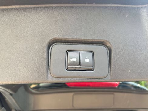 Used 2025 Nissan Rogue SV FWD image 19