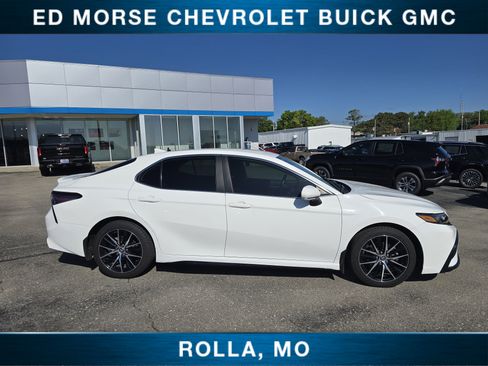 Used 2024 Toyota Camry SE FWD image 2