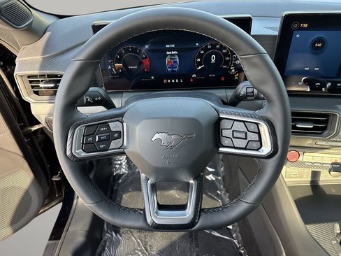 Used 2025 Ford Mustang Coupe RWD image 26
