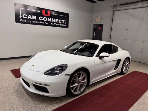 Used 2019 Porsche 718 Cayman S RWD image 3