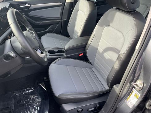 Used 2025 Volkswagen Jetta SE image 33