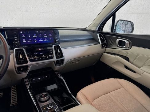 Certified 2023 Kia Sorento SX Prestige AWD/4WD image 24