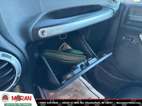 Used 2015 Jeep Wrangler Unlimited Rubicon w/ Connectivity Group image 19