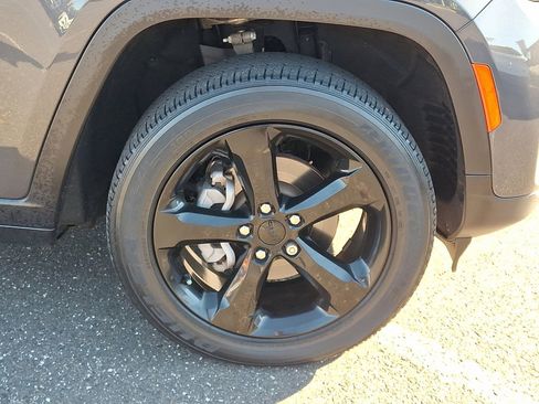 Used 2022 Jeep Grand Cherokee Altitude image 9