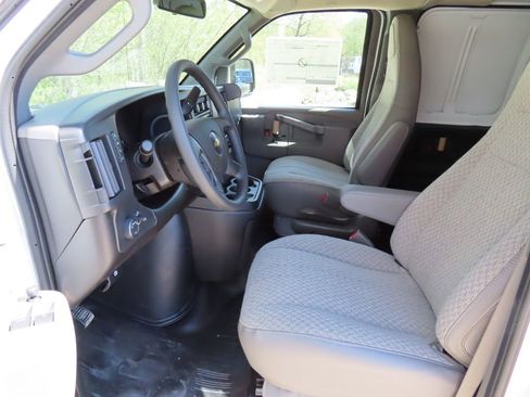 New 2026 Chevrolet Express 3500 Extended RWD image 18
