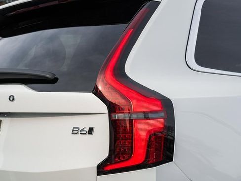 New 2026 Volvo XC90 B6 Plus w/ Protection Package Premier image 7