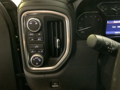Used 2019 GMC Sierra 1500 SLE w/ Preferred Package AWD/4WD image 18