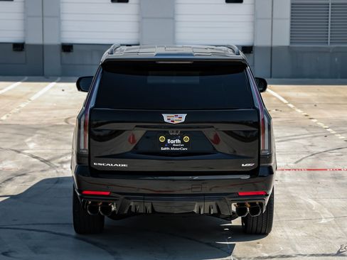 Used 2025 Cadillac Escalade V image 11