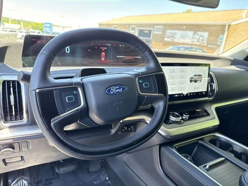 Used 2025 Ford Expedition Max Platinum AWD/4WD image 16
