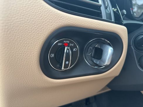 Used 2025 Porsche Macan image 41