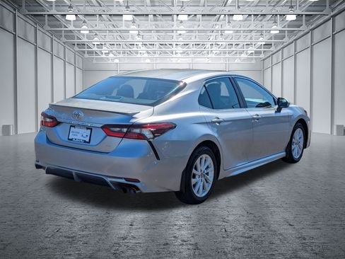 Used 2024 Toyota Camry SE FWD image 5