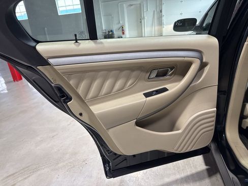 Used 2014 Ford Taurus SE image 31