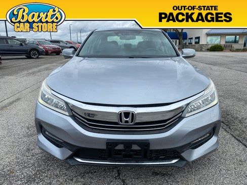 Used 2017 Honda Accord Touring image 2