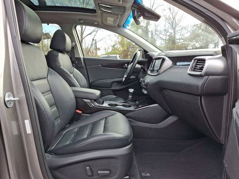 Used 2019 Kia Sorento EX w/ EX Touring Package image 13