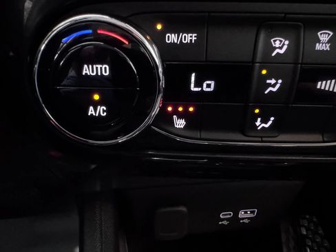 Used 2025 Chevrolet TrailBlazer LT w/ Convenience Package AWD/4WD image 22