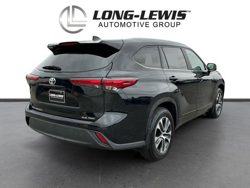 Used 2023 Toyota Highlander XLE AWD/4WD image 7