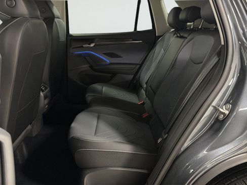Certified 2025 Volkswagen Tiguan SE FWD image 29