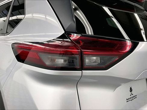 Used 2024 Nissan Rogue S image 32