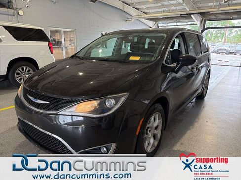 Used 2018 Chrysler Pacifica Touring Plus w/ Tire & Wheel Group FWD image 1