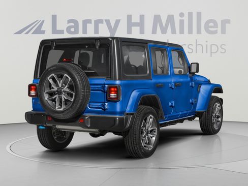 Used 2024 Jeep Wrangler Unlimited AWD/4WD image 3