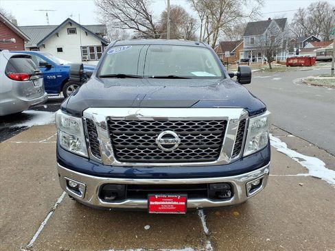 Used 2017 Nissan Titan XD image 21