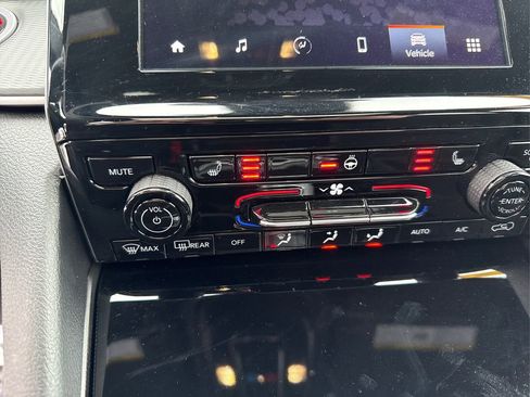 Used 2025 Jeep Grand Cherokee L Laredo w/ Luxury Tech Group I image 31