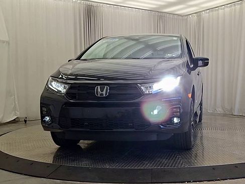 Used 2025 Honda Odyssey Elite image 4