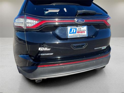 Used 2016 Ford Edge Titanium w/ Technology Package image 12