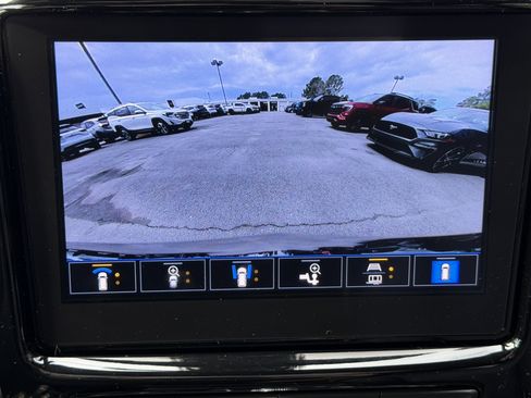 Used 2023 Chevrolet Traverse Premier image 36