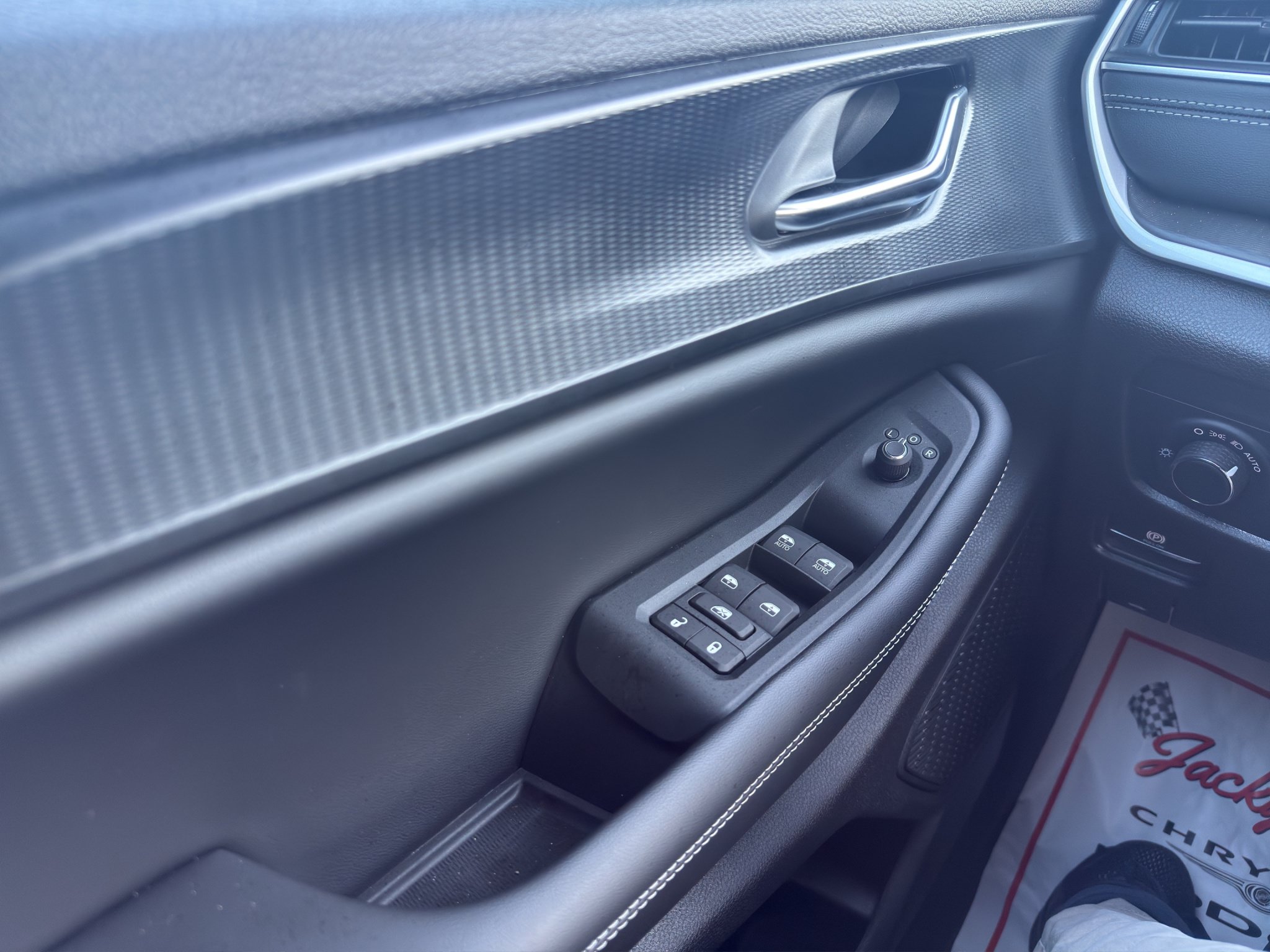 New 2027 Jeep Grand Cherokee Laredo RWD image 21